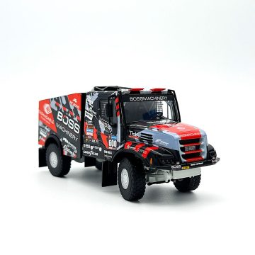 1/24 IVECO Military Vehicle NJ2046 Metal Diecast Model Car