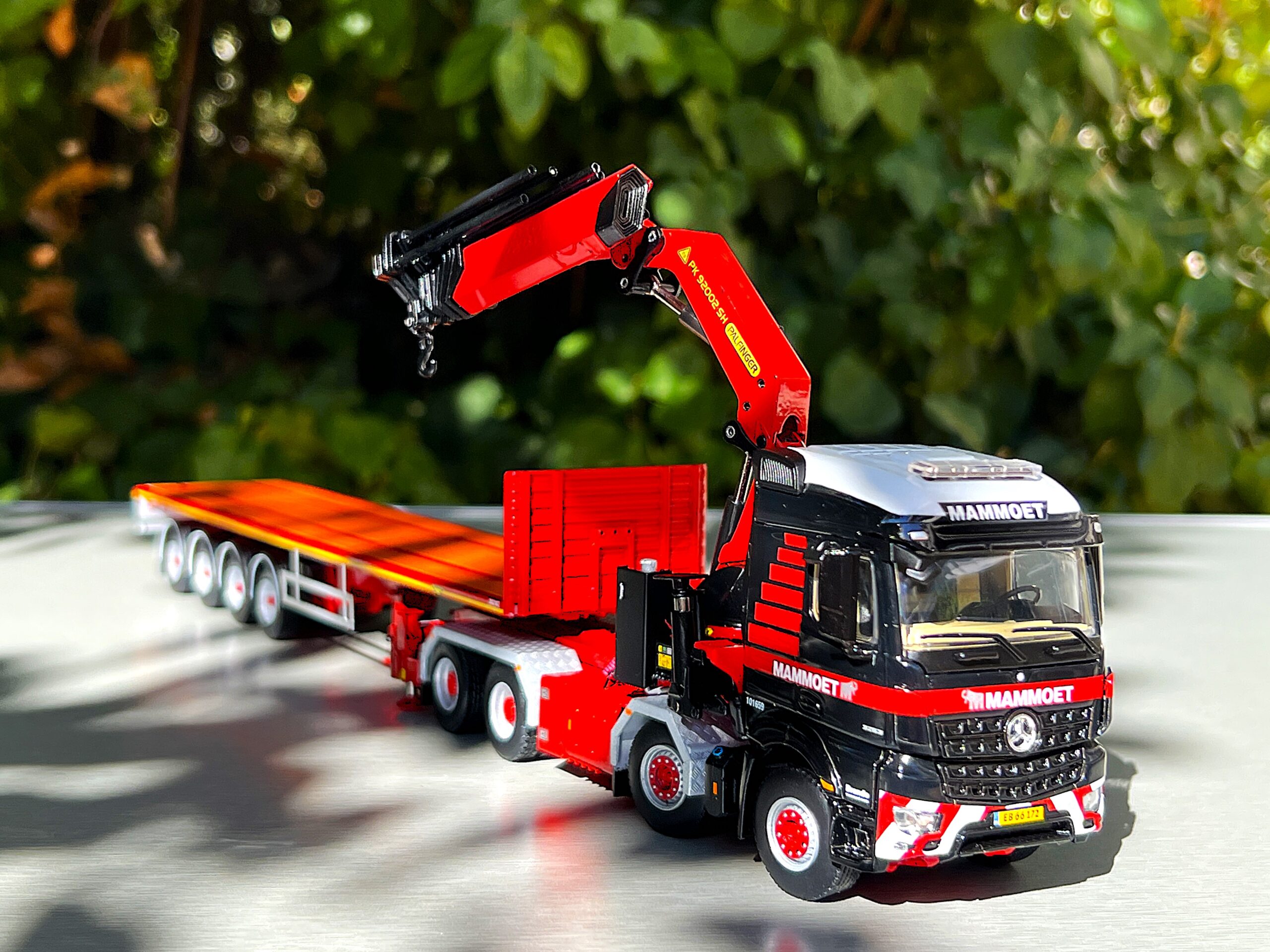Mercedes Arocs Palfinger crane+jib flatbed trailer 