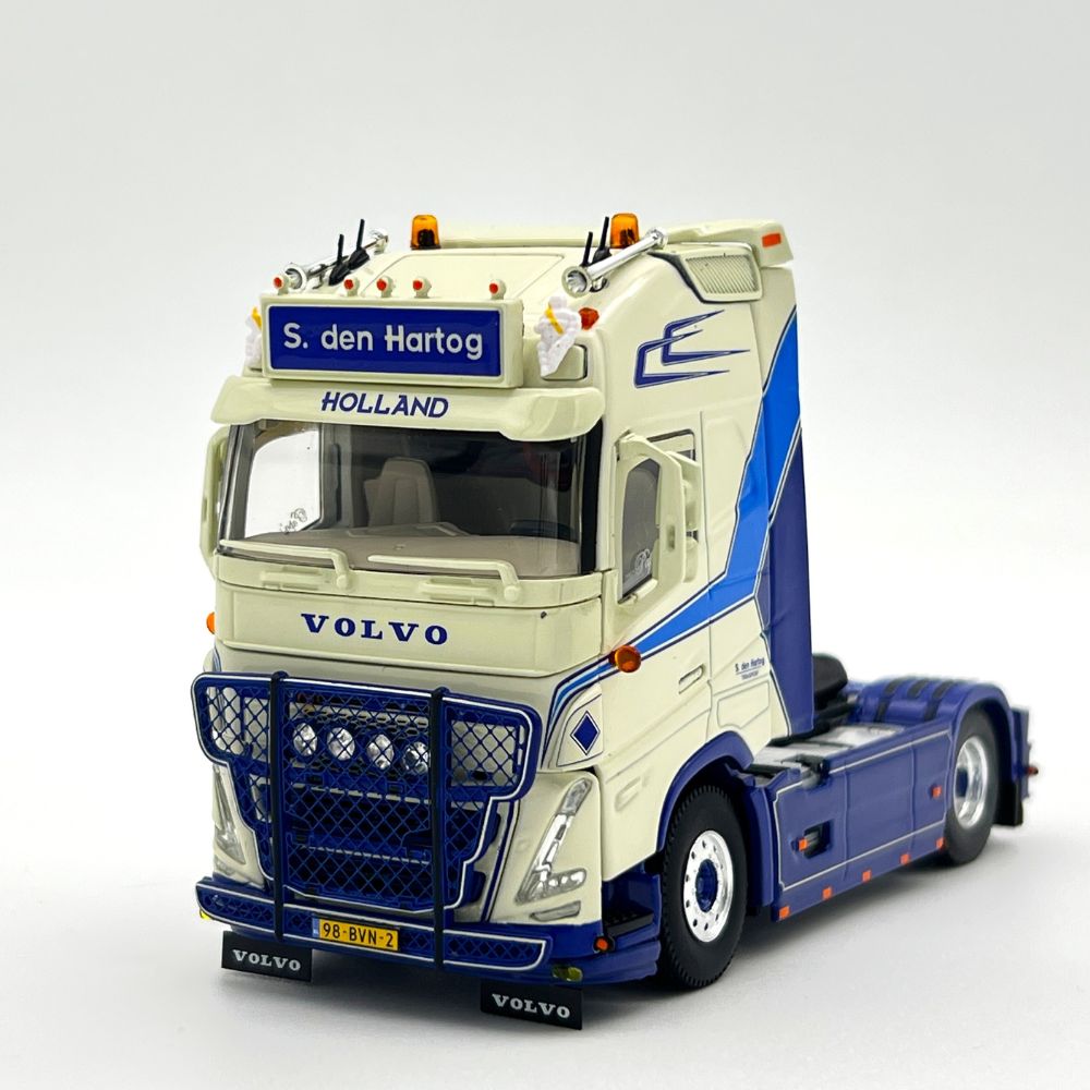 Volvo FH5 globetrotter XL 4x2 H. den Hartog,WSI Truck Models